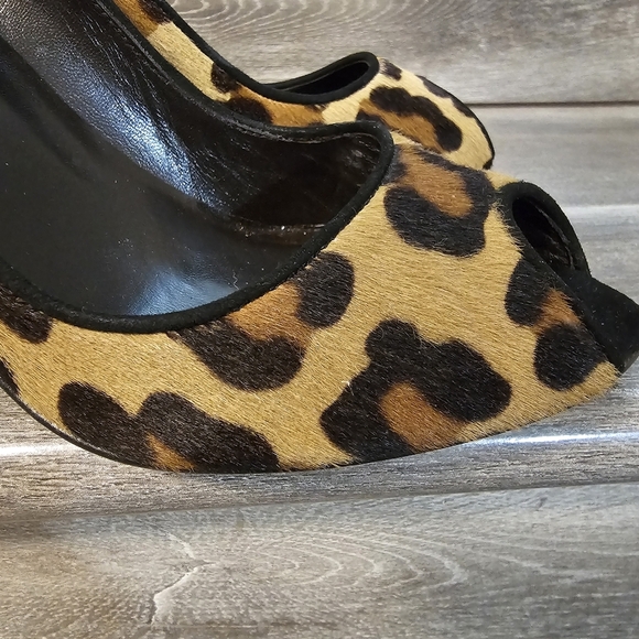 Stuart Weitzman Brown/Beige Leopard Print Wedges Pumps - Picture 6 of 12